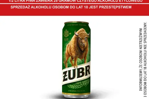 Puszczańskie piwo Żubr, z wizerunkiem żubra i napisem "Strażnik Puszczy". Informacja o zawartości alkoholu w piwie.