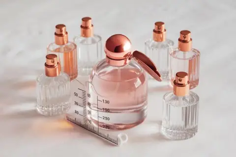 Jak długo starcza 30 ml perfum? Czas użytkowania i porady