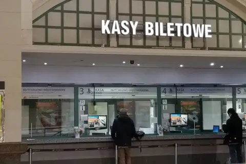 Kasy biletowe PKP Intercity. Zastanawiasz się, jak zwrócić bilet Polregio? Tutaj uzyskasz pomoc.