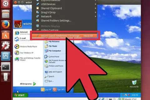 Wirtualna maszyna VirtualBox z systemem Windows XP. Kliknięcie "Insert Guest Additions CD image..." jest kluczowe.