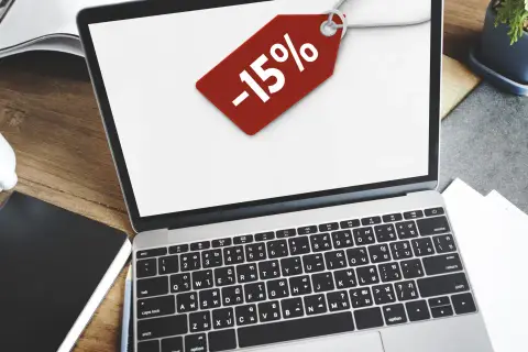 Laptop z etykietą -15% na ekranie. Czas na zakupy z zniżką Reserved!
