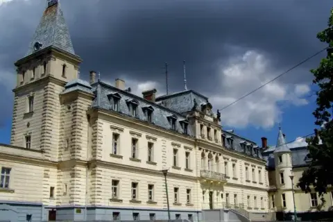 Pałac w Solnikach: Historia, architektura i możliwości wynajmu