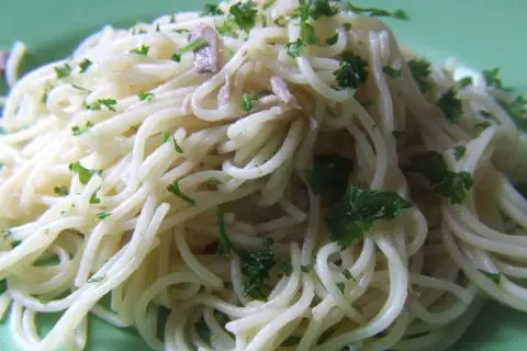 Spaghetti z anchois: Sekret włoskiego smaku w 15 minut!