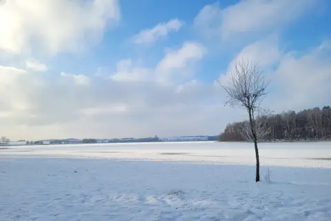 Jezioro Kiedrowickie - idealne miejsce na relaks i wędkowanie