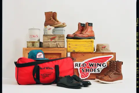 Collection de bottes et accessoires Red Wing. La matière des chaussures en cuir raconte une histoire de durabilité.