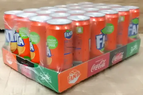Wielopaki napojów Fanta i Sprite. Czy Fanta jest zdrowa? To pytanie zadaje sobie wiele osób, pijąc ten słodki napój.