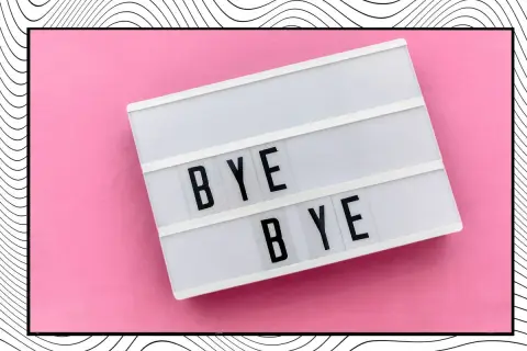 Letrero luminoso con "BYE BYE" sobre fondo rosa, ideal para frases para despedir el año con estilo.