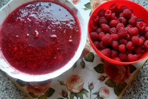 Frużelina malinowa jak zrobić – prosty przepis, który zachwyci smakiem