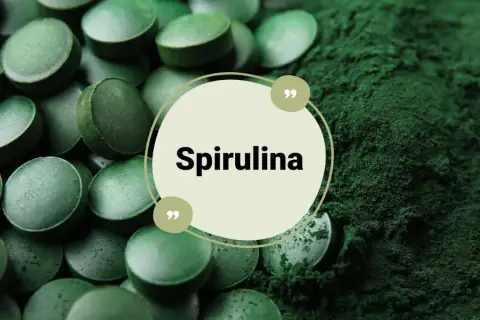 Zielone tabletki i proszek. Dowiedz się, spirulina co to jest i jakie ma właściwości.