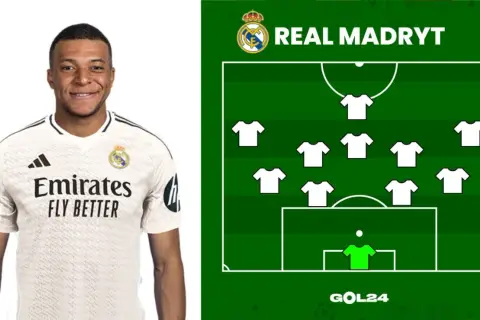 Mbappé w białej koszulce Realu Madryt obok schematu taktycznego.