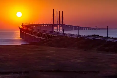 Most Øresund Bridge w zachodzie słońca.