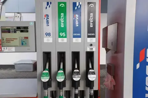 Stacja Orlen z dystrybutorami paliw: Verva 98, Efecta 95, Verva Diesel i Efecta Diesel. Wygodne tankowanie!
