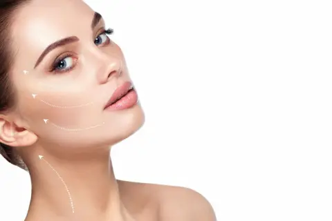 Masaż twarzy rozciąga skórę? Fakty, mity i techniki ujędrniające
