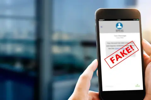 Oszustwo na telefonie! Jak sprawdzić czy telefon jest na podsłuchu? Uważaj na podejrzane wiadomości i linki.