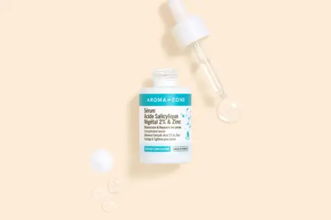Sérum Aroma-Zone à l'acide salicylique végétal 2% & Zinc pour une peau nette. Une goutte de soin pour désincruster et resserrer les pores.