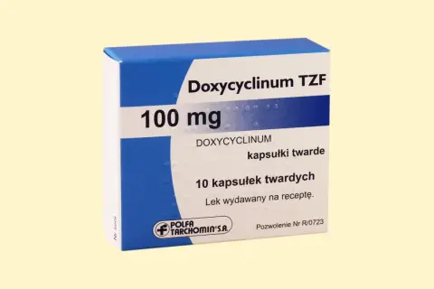 Opakowanie leku Doxycyclinum TZF 100 mg, zawierające 10 kapsułek twardych. Jest to antybiotyk z grupy tetracyklin.