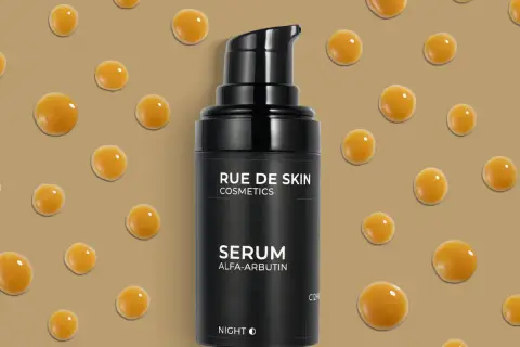 Serum z alfa-arbutyną od Rue de Skin. Składnik ten, arbutyna w kosmetyce, rozjaśnia skórę.