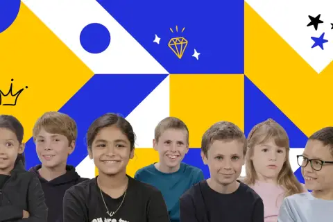 Uśmiechnięte dzieci, pokolenie alfa, na tle geometrycznych kształtów w kolorach żółtym i niebieskim.