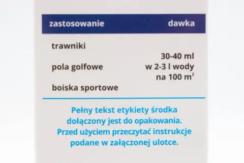 Fragment etykiety z informacją o zastosowaniu i dawkowaniu środka na trawniki, pola golfowe i boiska sportowe.