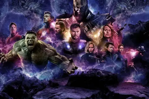 Plakat z filmów Marvela: Hulk, Iron Man, Thor, Kapitan Ameryka i inni bohaterowie walczą z Thanosem. Chris Evans jako Kapitan Ameryka w centrum.