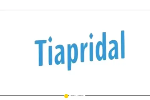 Niebieski napis Tiapridal na białym tle.