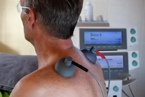 Rehabilitacja ultradźwięki na czym polega i jak przynosi ulgę w bólu