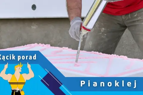 Ręce w rękawiczkach nakładają pianoklej na białą powierzchnię. Czy pianoklej jest wodoszczelny? Dowiedz się w Kąciku porad.