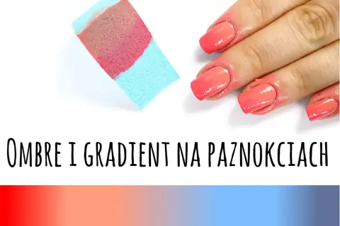 Gąbka z różowym i niebieskim lakierem obok dłoni z paznokciami w stylu ombre. Efekt ombre na paznokciach.