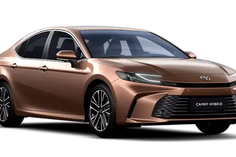 Elegancka, miedziana Toyota Camry Hybrid z nowoczesnymi światłami LED i czarnymi felgami.