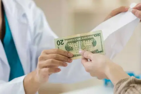 ¿Pueden devolver el dinero de un medicamento no recetado? Lo que debes saber