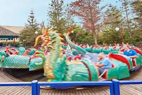 Atracciones y secretos del parque de atracciones PortAventura que no te puedes perder