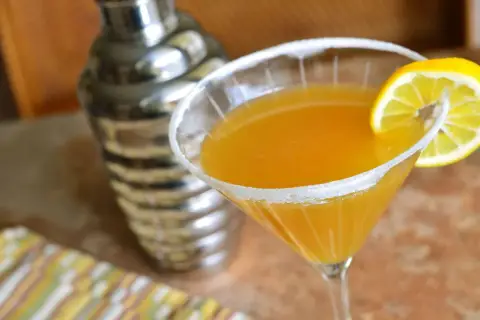 Jak zrobić piwo owocowe (pastry sour) żeby nie było zbyt kwaśne? Ten drink z cytryną i cukrowym rantem wygląda pysznie!