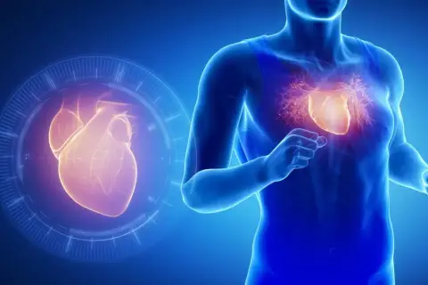 Anatomia serca w technologii, z widocznym organem w klatce piersiowej i na ekranie, sugeruje monitorowanie stanu zdrowia, jak w przypadku Suvardio Plus.