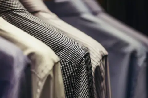 Idealna koszula męska: Przewodnik po zakupach i stylach