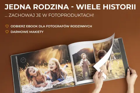 Otwarta fotoksiążka z uśmiechniętymi dziećmi, zachowaj wspomnienia w rozdzielczości full hd.