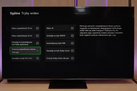 Menu ustawień telewizora Hisense z opcjami trybów wideo, takimi jak 4K, HDR i Dolby Vision.