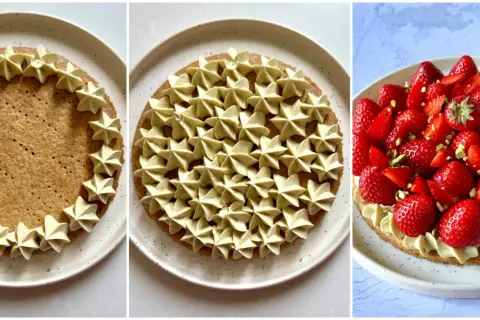 Étapes de décoration d'une tarte fraise : une base sablée, une crème pistache en étoiles, puis des fraises fraîches et éclats de pistaches.