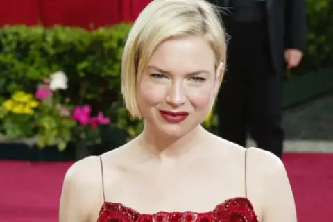 Renée Zellweger, znana z roli Bridget Jones, na czerwonym dywanie.