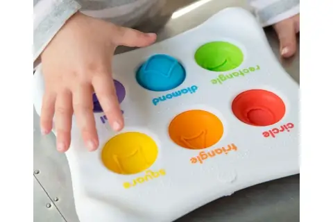 Zabawki sensoryczne dla niemowląt: wybierz mądrze! (0-12m)