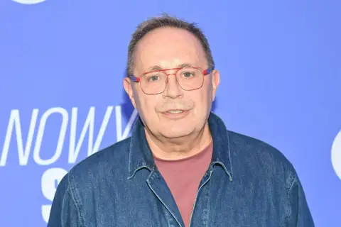 Tomasz Sianecki w okularach, w dżinsowej kurtce. Czy to jego poprzednie nazwisko?