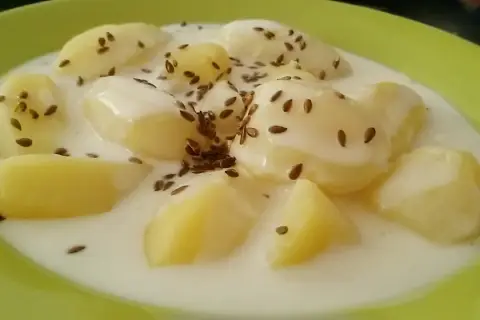 Ziemniaki w kefirze z siemieniem lnianym, idealne na dietę ziemniaki i kefir. Proste, zdrowe i sycące danie.
