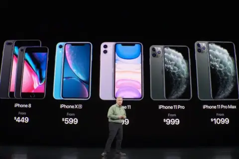 Prezentacja iPhone 11 i modeli Pro. Widoczne ceny i design telefonów.