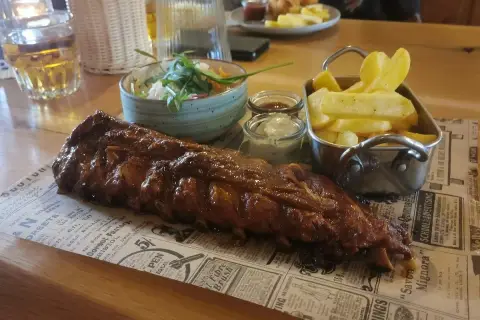 Bacówka Chyżne: Odkryj smaki Podhala! Menu, opinie i dojazd