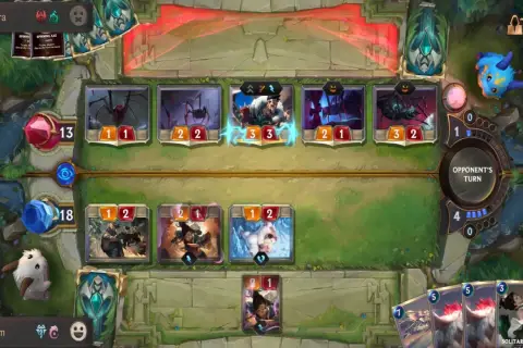 Gra karciana na telefonie, gdzie gracze walczą potworami. Idealna dla fanów najlepszych gier multiplayer na telefon.