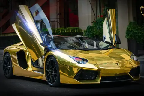 Ile kosztuje złote Lamborghini? Cena, metody, polskie realia.
