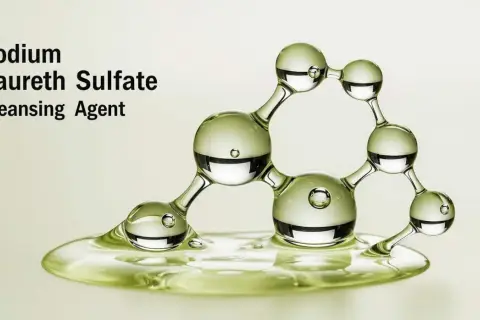 Molécula de Sodium Laureth Sulfate, un agente limpiador, representada con esferas de líquido verde translúcido.