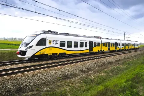 Nowy pociąg Kolei Dolnośląskich rusza w podróż z Wrocławia nad morze.