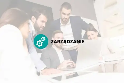 Zespół pracuje nad projektem, dyskutując nad zadaniowym czasem pracy.