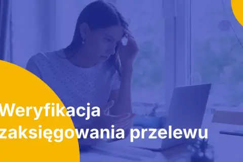 Zmartwiona kobieta przy laptopie. Jak sprawdzić czy przelew doszedł? Weryfikacja zaksięgowania przelewu.
