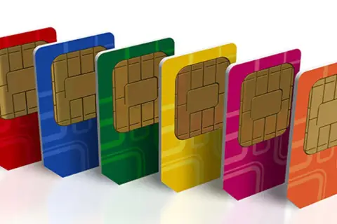 Kolorowe karty SIM, gotowe do użycia. Dowiedz się, jak zarejestrować kartę SIM, aby zacząć korzystać z telefonu.
